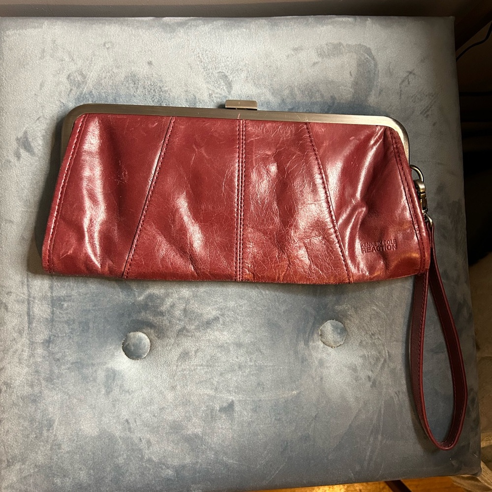 KENNETH COLE REACTION | vintage framed leather clutch in burgundy/red